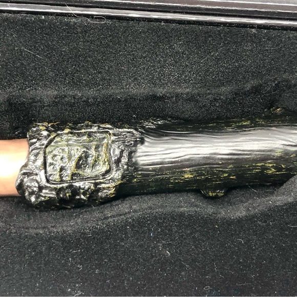 Harry Potter’s Wand That Lights Up 14 Inches long - Picture 13 of 16